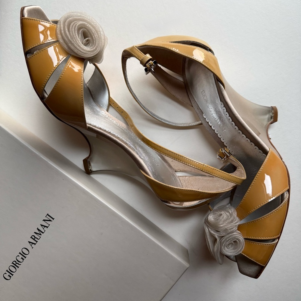 Original Giorgio Armani Patent Leather Women's 
Heels Shoes 37.5 Made in Italy